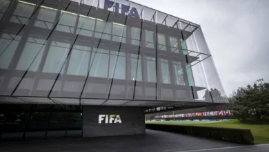 بعد موجة انتقادات.. فيفا يوضح قواعد إدخال المياه إلى ملاعب المونديال فيفا