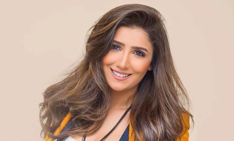 على أنغام Dancing Queen.. مي عمر ومحمد سامي في وصلة رقص لافتة مي عمر