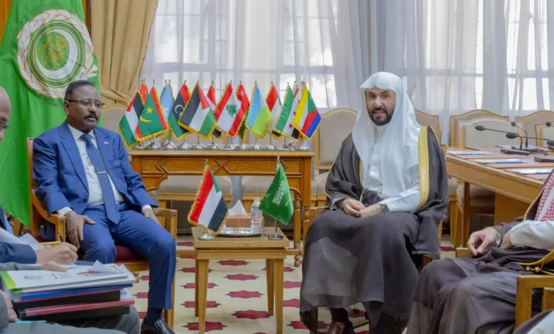 وزير العدل السوداني يبحث مع نظيره السعودي تعزيز التعاون القضائي وزير العدل السوداني وزير العدل السعودي