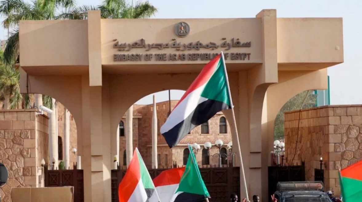 "السودانيون أهلي".. تصريحات مؤثرة من السفير المصري السابق بالخرطوم السفارة المصرية بالسودان