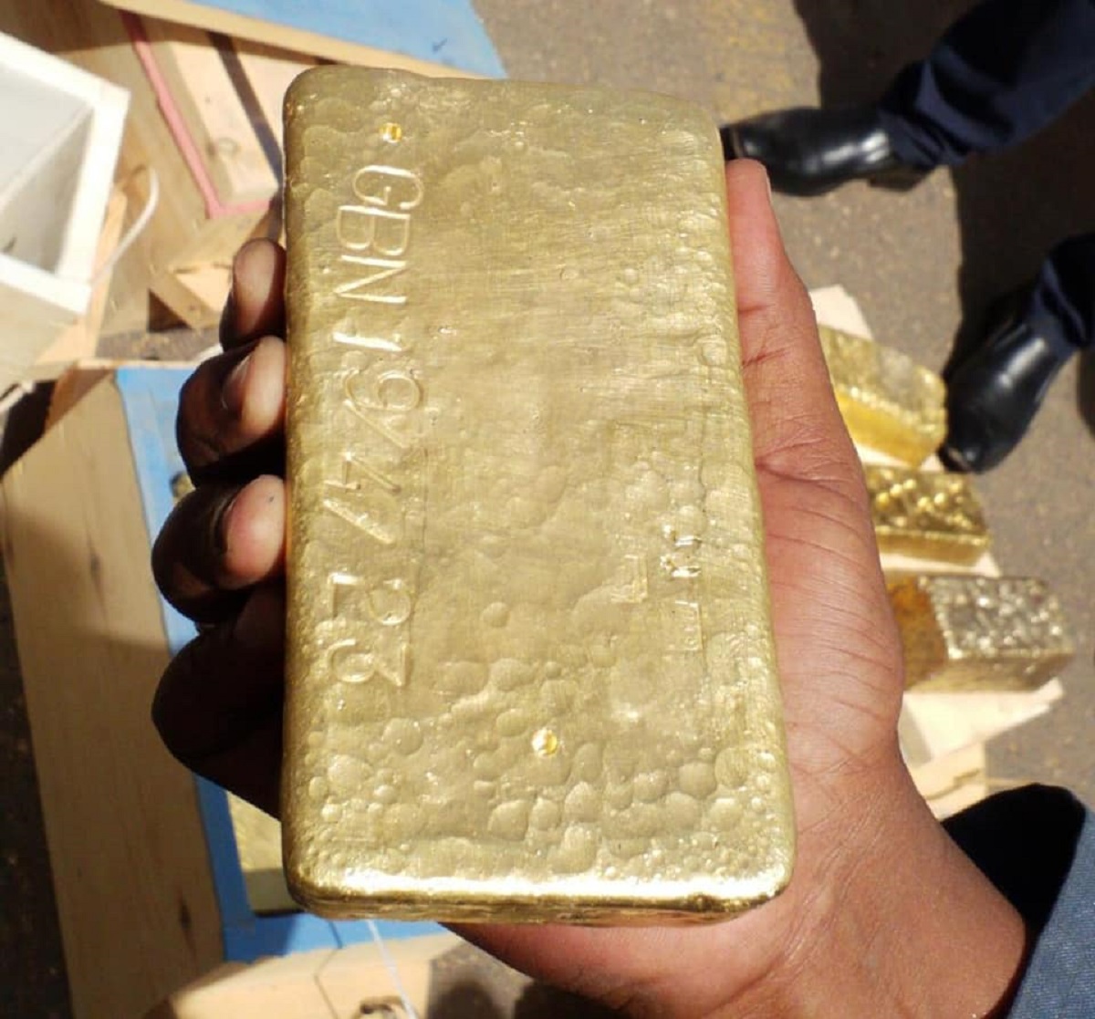 عقوبات بريطانية تطال شركات في الإمارات وأفرادًا على خلفية الحرب في السودان تجارة الذهب