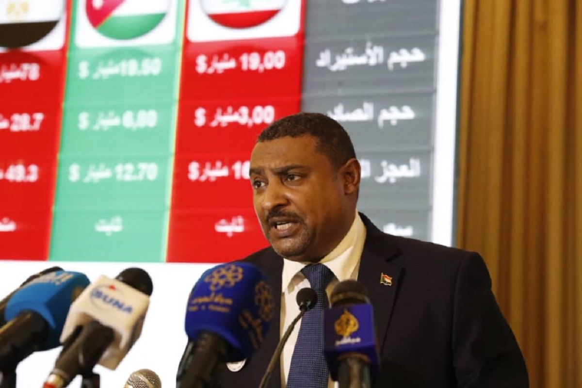رئيس الغرفة القومية للمستوردين يفجر مفاجأة بشأن وكالة حصرية لشركة سعودية رئيس الغرفة القومية للمستوردين الصادق جلال الدين صالح