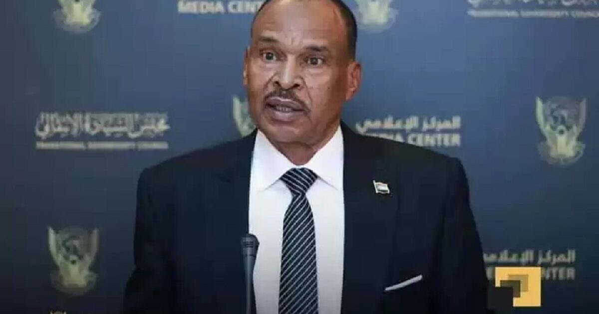 وزير الرياضة السوداني يهنئ الهلال والمريخ بالتأهل وزير الشباب والرياضة احمد ادم