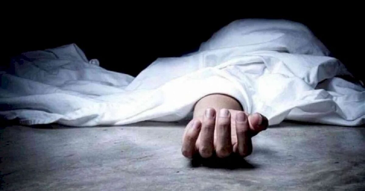 جريمة تهز الكلاكلة.. مسلحون يقتحمون منزلاً ويقتلون شابًا أمام أسرته جثة