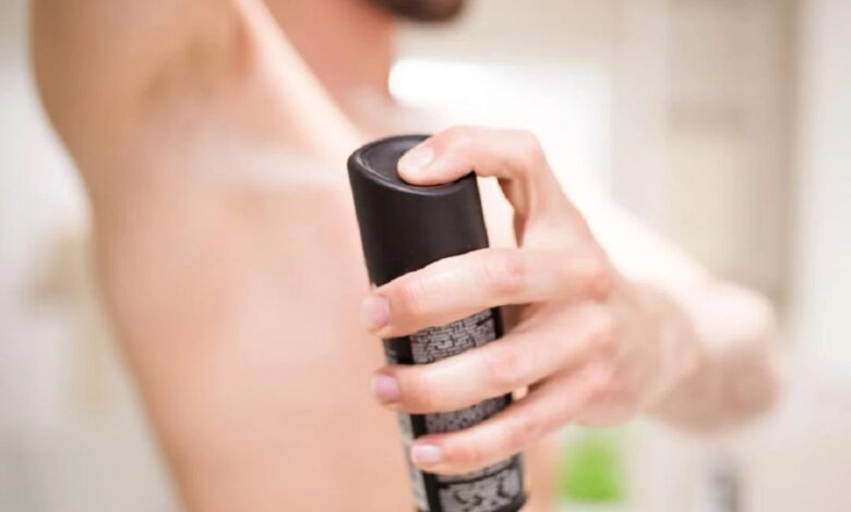 أفضل وقت لاستخدام مضاد التعرق وفق أطباء الأمراض الجلدية صورة توضيحية لمزيل العرق