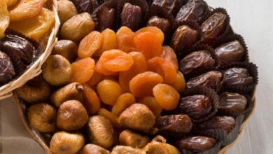 صورة توضيحية لثمار التمر والتين