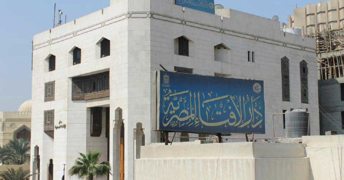هل إبعاد الأطفال بالإشارة أثناء الصلاة يبطلها؟ .. دار الإفتاء توضح دار الافتاء المصرية