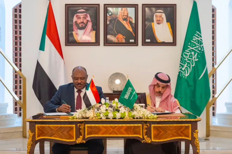 مسارات جديدة في علاقات الخرطوم بالرياض وأنقرة.. مصالح أم ضرورات؟ وزير الخارجية السوداني والسعودي