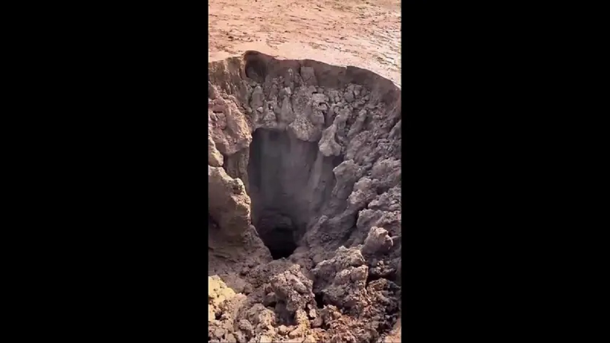 هبوط أرضي مفاجئ شغل السودانيين.. وهيئة الأبحاث توضح هبوط ارضي