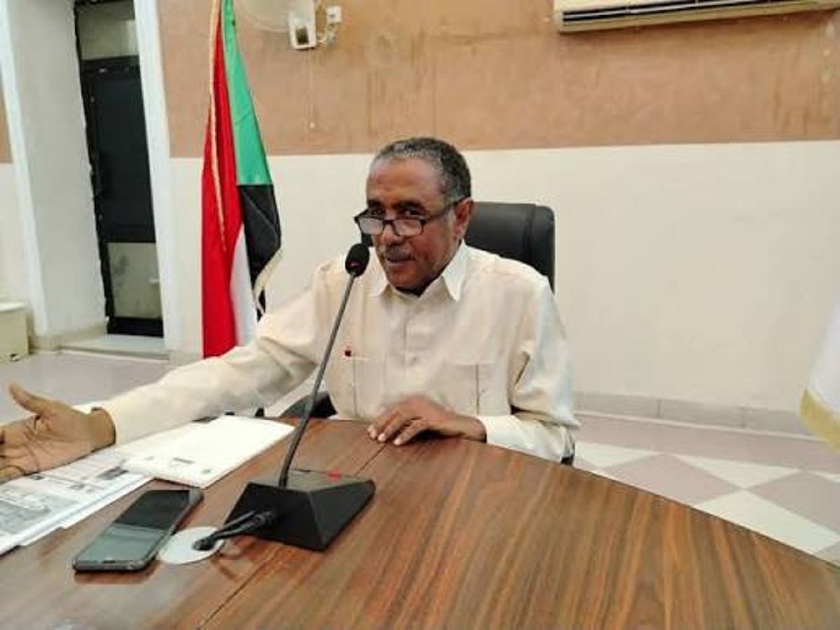 والي الخرطوم يوجه بإسراع حصر متأخرات المعلمين والي الخرطوم بالإنابة احمد مصطفى
