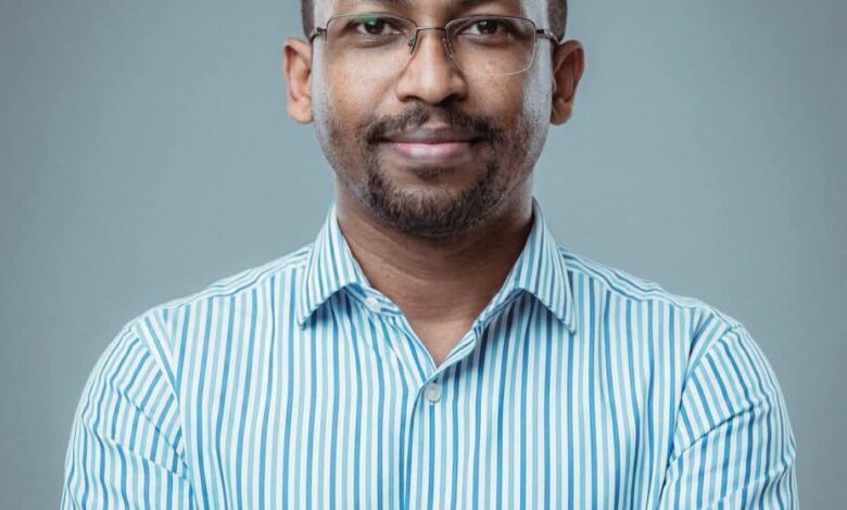 محمد عبيد يكتب: عزيزي المغترب... كيف تنجو في أهم سنين عمرك؟ الكاتب محمد عبيد