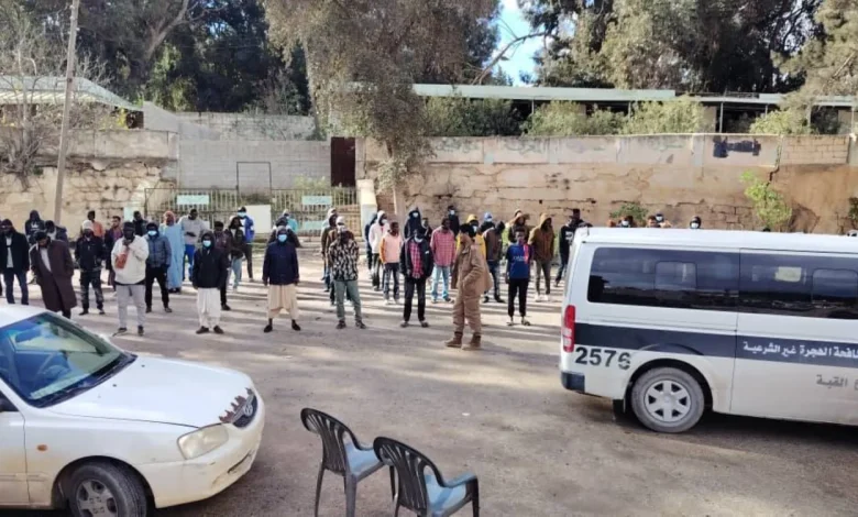 جهاز مكافحة الهجرة ببنغازي يعلن ترحيل 62 مهاجراً سودانياً جهاز مكافحة الهجرة في بنغازي