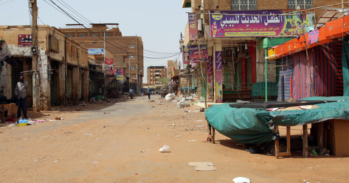 بعد عامين من القيود.. سكان الخرطوم يرحبون برفع حظر التجول شوارع الخرطوم