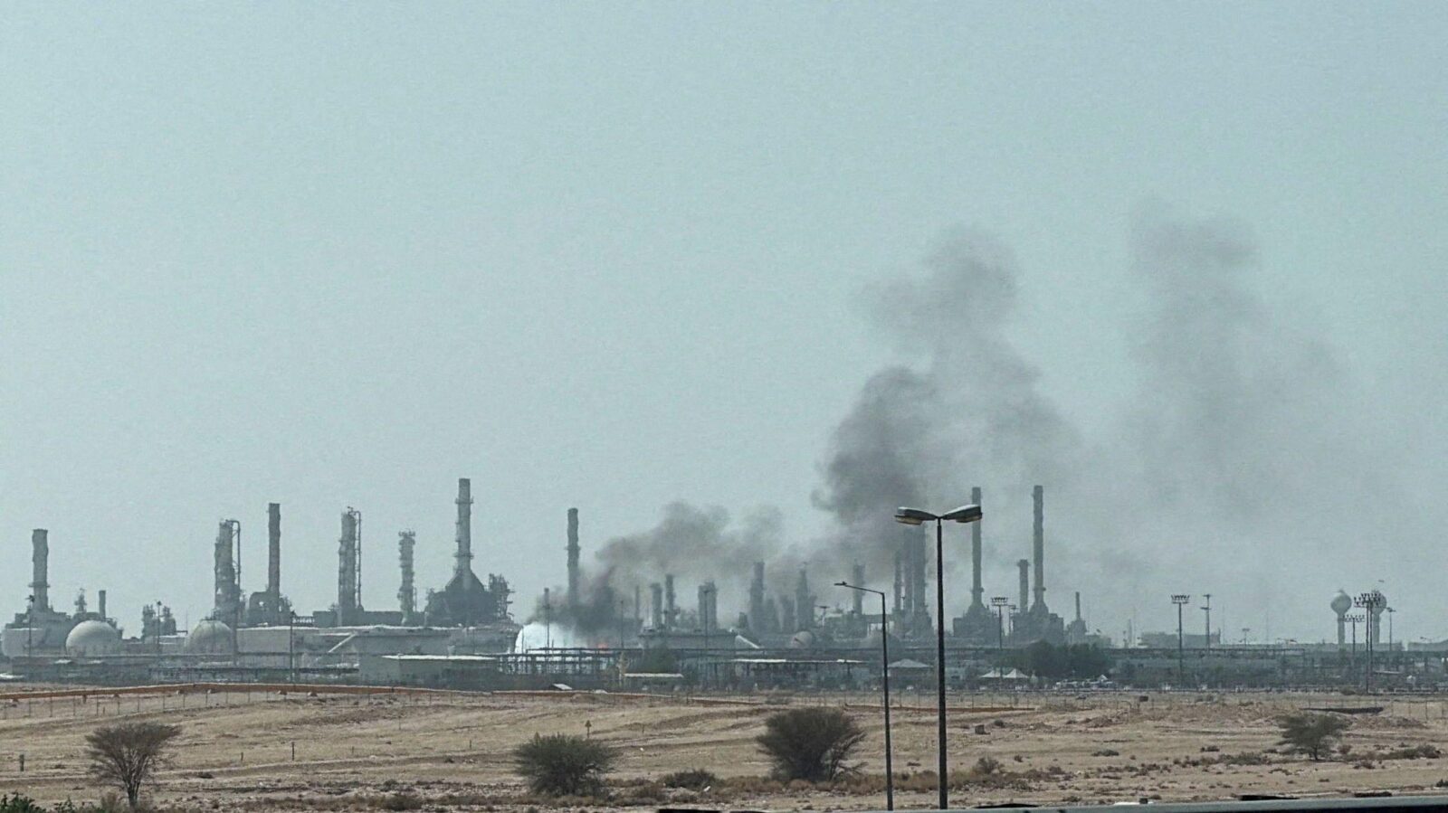 ضربات صاروخية بالياض - أربع إصابات وتضرُر 15 منزلاً في الرياض إثر ضربات صاروخية