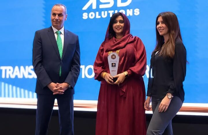 عسجد الكاظم وشركتها تحصدان جائزتين في الابتكار المالي بالدوحة عسجد الكاظم